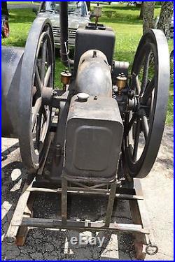 17 1/2 HP Gilson Hit and Miss Engine with flat belt clutch
