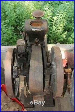 Antique Associated Manufacturers Waterloo, Iowa Hit & Miss Engine
