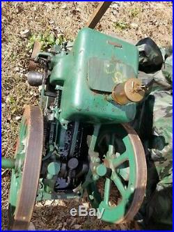 Antique Fairbanks Morse Model Z Hit Miss Gas Engine Headless on cart RUINS