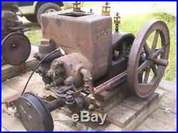 Antique Hit& Miss engine display trailer with Domestic schramm side shaft