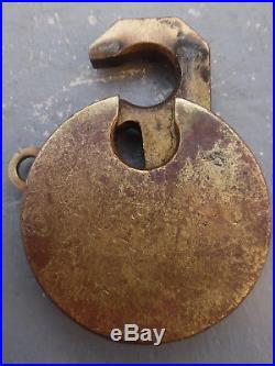 Antique INTERNATIONAL HARVESTER hit miss tractor engine pancake padlock lock key