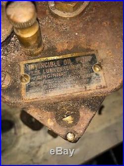 Antique Invincible Ratchet Driven Mechanical Lunricator Hit Miss Steam Engine