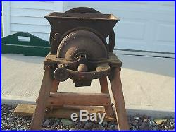 New Holland #6 Antique Burr Mill Corn Feed Grinder Hit & Miss Engine Tractor