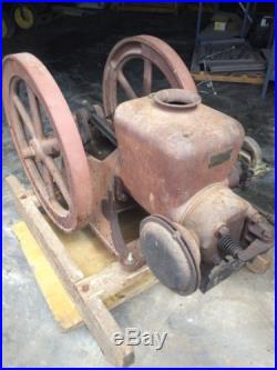 OLD ANTIQUE 3 HP SANDWICH GAS ENGINE HIT AND MISS