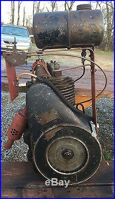 Old Briggs and Stratton PB Vintage Gas Engine Antique Hit and Miss